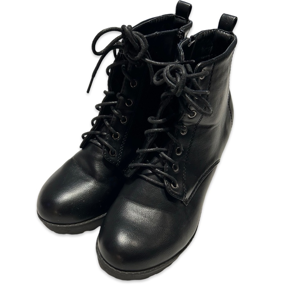 Windsor Women's Black Heeled Zipper Secured Mid Heel Boots Size 6 1/2